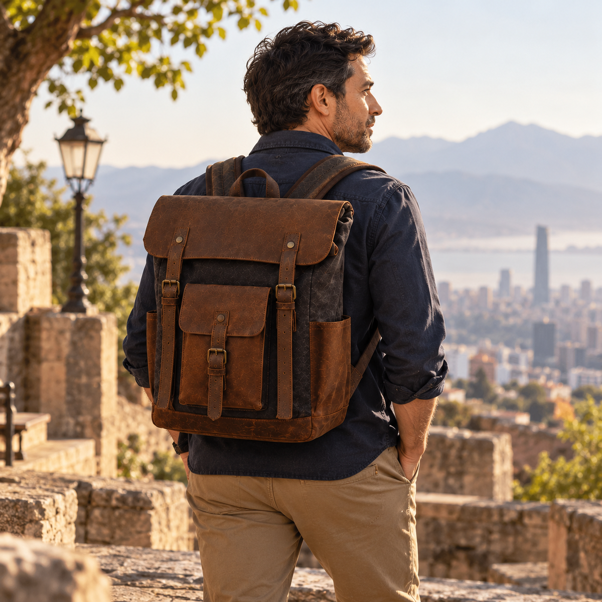 Mochila Austral — persona de espalda, mirador