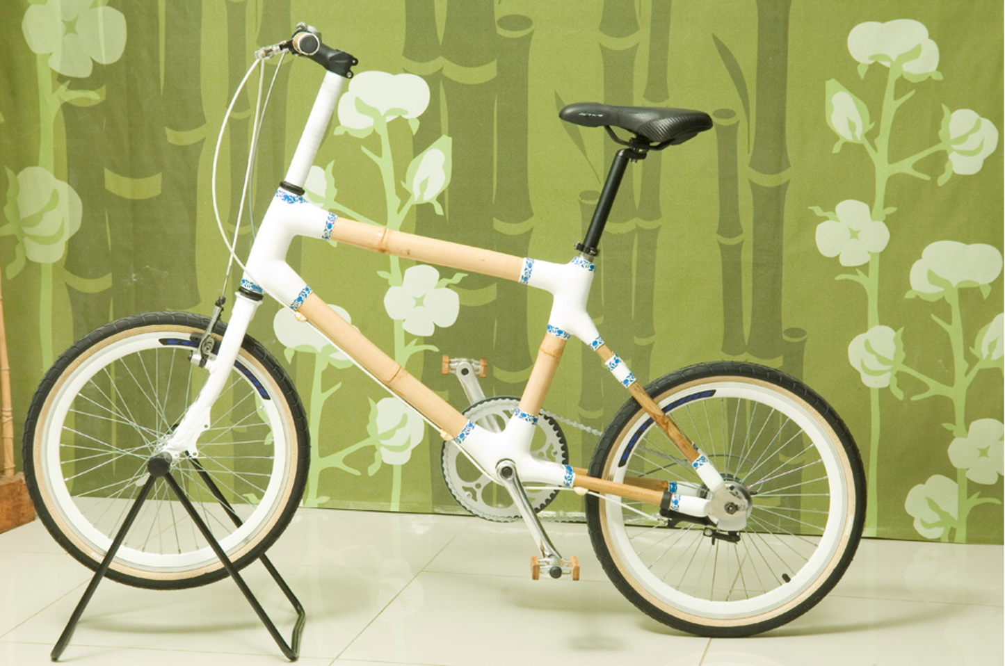 Bicicleta Blanca Pintada a Mano